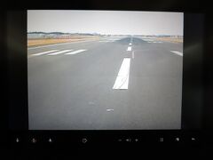 UL455 便が15:13(JST)にやっと離陸となりました。
前方カメラの映像が見られます。