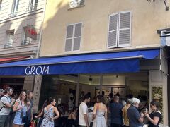 お隣の国イタリアの人気店GROMを発見！
この暑さなので大盛況です。
さっそく並びます。