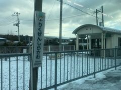この駅から雪が積もり出しました。