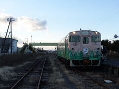 　終点・鵜川着。日高本線を全線踏破です。これで僕は、ＪＲ北海道の在来線の99.3％を踏破したことになりました。
　なお残るは、釧網本線の釧路～釧路湿原間です。そして釧網本線も存廃が議論されています。家でのんびり過ごしていたら、自動的にＪＲ北海道在来線踏破していたなんて事態になりませんように。
