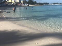 Junkanoo Beach。波がなく、綺麗です！