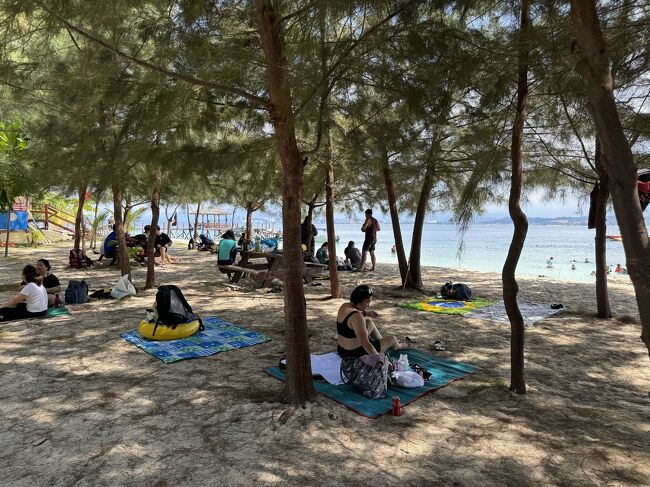 娘を寝かせて息子と交代で泳ぐことにしました。