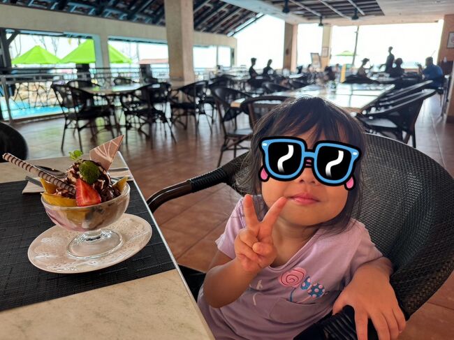 雨が降ってしばらくして息子も出たのでホテルのレストランでランチにします！<br /><br />娘はアイスがいいって…<br />この大きさでリゾートホテルで４００円ちょっとならまぁまぁお手頃でうれしい！