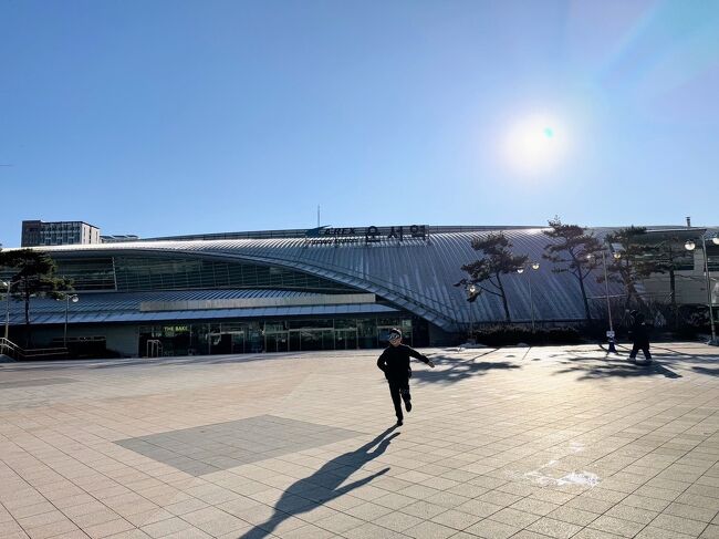 市内は微妙に遠いので雲西駅で降りました。<br /><br />走るなー凍っているから転ぶよ！