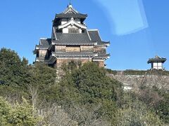もうすぐ乗り換えの福知山駅やけど、福知山城もきれいに見えた！