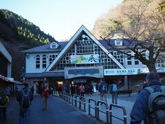 9:00

思いのほか人が少ない。
思っていたほど寒くもない。