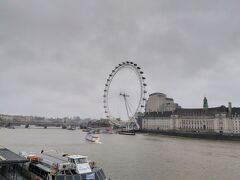 British weatherの中のロンドンアイ。