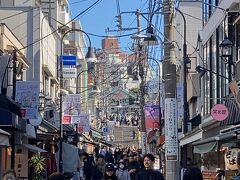 この商店街は食べ歩きするには非常に面白い。