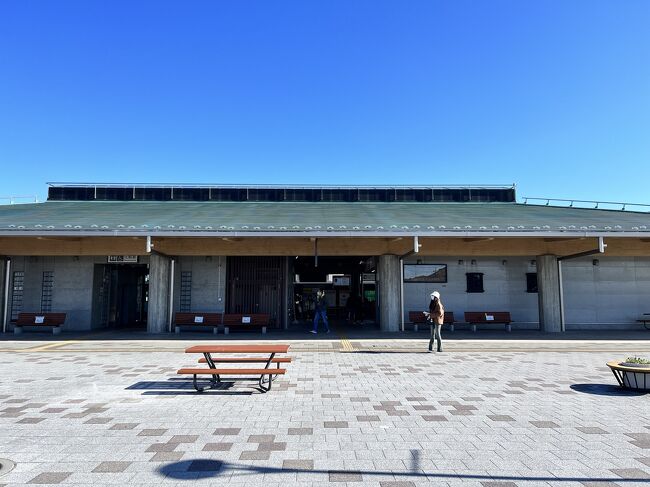 常陸太田駅。<br />水郡線はsuicaの対象区域外ですが、水戸方面から本駅で下車する場合のみ精算可能です。<br />明治32年（1899年）4月1日、太田鉄道の太田駅として開業、昭和2年（1927年）に国有化と同時に常陸太田駅に改称しました。<br />かつては、向かい側にあった日立鉄道に乗り継ぐことができました。