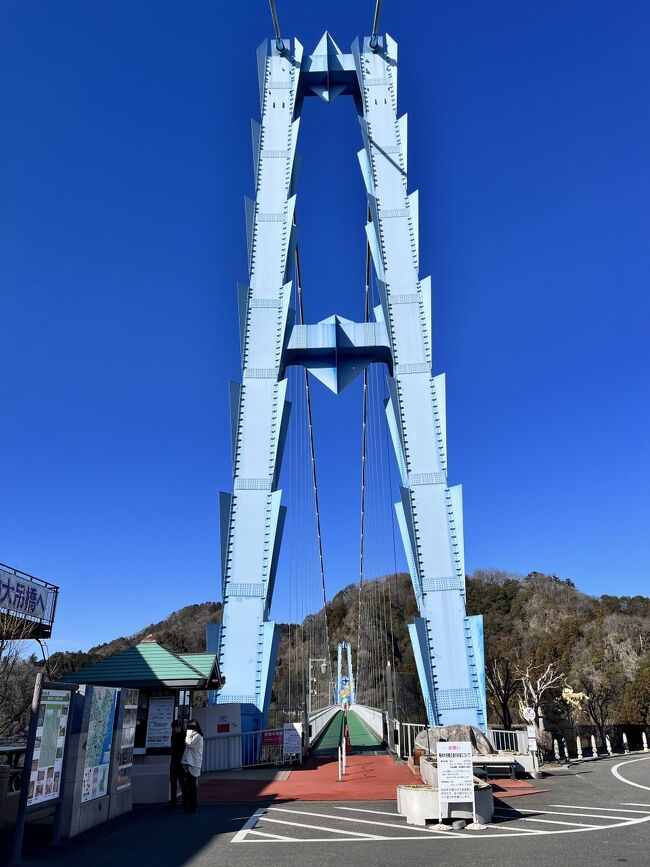 主塔は、竜神峡にちなんで竜の胴体をイメージした造りです。