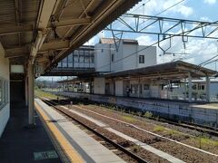 ●JR/貴生川駅

JR/貴生川駅のホームにやって来ました。
大阪まで戻るのは、草津経由の方が早いのですが、せっかくの18切符、違うルートを利用したいと思います。