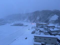 北こぶしホテル泊
5:30起床　まだ日の出前なので薄暗い
部屋の窓から
知床方面　
