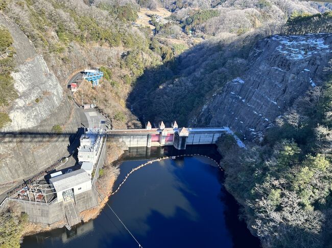 下流の竜神ダム。総貯水容量は3,000,000m3で、東京ドーム2.5杯分相当です。<br />通年でカヌーやSUP、ボートが楽しめます（予約制）。
