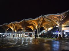 ライトアップされて素敵な花蓮駅。

ココからホテルに向かうのですが、バスが30分程来ないっぽいのでタクシーで。