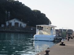 海中観光船ブルーマリン・・・海中の樹海ワールド

朝一番の便に乗船

乗船料　2000円

貸し切りで　約40分間のクルージング

室戸阿南海岸国定公園の一部　竹ケ島湾をぐるっと一周

最初は外の景色　途中より選定の海中展望室に移動

冬の日差し差し込む海底に　美しく澄んだサンゴ礁や様々な魚たち

まるで樹海のような幻想ワールド

温暖な宍喰の海の素晴らしさ　海中散歩気分で体験

その後船上に戻り　また澄み渡る海面に感動