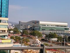 行きの時は、釜山港国際旅客ターミナルから釜山駅までの通路があるとは知らずに、下の歩道を歩いていたのですが、今回は楽ちん♪