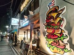 横須賀バーガーで有名な「ツナミ」で食べることに☆