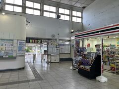 宇部新川駅に到着～

ぱっと見、なんでもない地方都市の駅のように見えるけど。