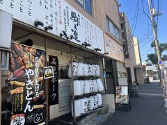 見つかった。ここ！

手前のやきとんも気になりますが、
訪問したのは奥の店です（笑）
「お肉バル　うに」というすごい名前( ；∀；)