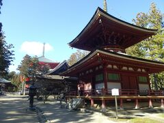 金剛峯寺を出て次は壇上伽藍へ、雪が積もっていてもいいぐらいですが、今年は暖冬です