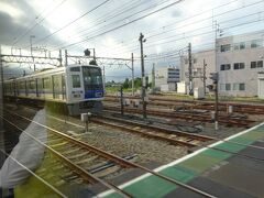 保谷の車両基地。
保谷駅も、かつて島式ホームのみだったのが２面３線の駅に変貌した。

保谷は田無と合併して現在は「西東京市」という名前。
それより大幅に西に住んでる私（一応都民なんですけど）は立場がありません (-.-)