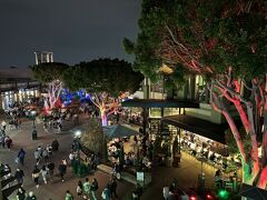 ホテルの部屋に戻り
部屋から見た、ダウンタウンディズニーの夜景