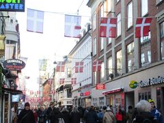 ストロイエにデンマークの国旗。