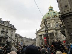 フレデリクス教会前はすごい人で全然前が見えない状態。
ランチを食べていたら出遅れてしまった。