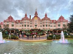 ディズニーランドホテルは、改装で休業中。

「カメラの中にはディズニーランドの写真が入っているのに」と、泣いた私。
「また連れてくるから」と、頼もしく言ってくれた夫。