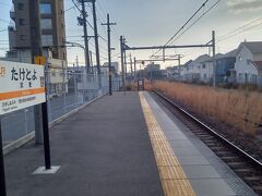 半田から２駅で、終点の武豊駅
あんまり終点の雰囲気が感じられないと思ったら、やはり以前はこの先に終点があったそうです