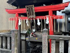 神楽坂を散策中に見かけた『伏見火防稲荷神社』