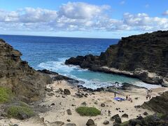 Halona Cove（ハロナ　コーブ）
ハロナ潮吹き岩展望台の右下です～

ETERNITY BEACH
エタニティビーチ

