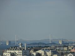 ホテルに戻りました。
部屋からは、瀬戸大橋が見えます。
