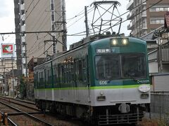 昼食後懐かしの旧東海道を瀬田駅方面まで歩いてみました。

京阪電鉄石山坂本線の踏切を渡ります。