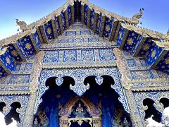 【青い寺＝ワット・ローンスアテン＝】

その街の中心まで、タクシーを使っていたのだが...