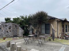 翌日、元町とは反対側の「島ぐらしカフェ」にお邪魔しました。古民家風ながらもこだわりの佇まい