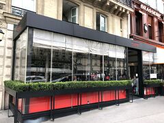 フランス・パリ【Emporio Armani Caffè】

【エンポリオ アルマーニ カフェ】の外観の写真。

でも朝から『ボーパッサージュ』の【ティエリー マルクス
ラ ブーランジェリー】やカフェ【ピエール・エルメ・パリ】や
ミシュラン3つ星レストランのシェフのフレンチ【アレノテック】で
食べて飲んでいるので、ドリンクぐらいしか入りません。