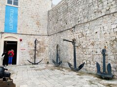 海洋博物館は、めっちゃ興味があるわけでもないのですが、Dubrovnik Passに含まれてることだし、一応入っておこうかな。

ちなみに、イヴァン要塞の内部が現在は海洋博物館となって公開されています。