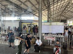 北パタヤバスターミナル

01月01日（月）　　13:30

北パタヤバスターミナルに到着～～♪♪

降りてみたら大勢の利用客でごった返していてビックリ！！
（心の声：戻りのバスを予約しておいて大正解～～♪♪）

https://youtube.com/shorts/7w9gEPF3xpE?feature=share


