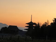 茜空に浮かぶ「法隆寺」のシルエット