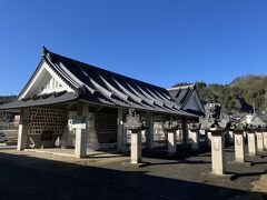 駅前は鬼だらけです。