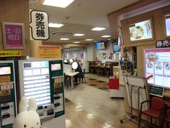 朝食はここでいただこう(^_-)-☆。
シンさんと話し合いで決めていた所なんです。
開いてて良かったぁ(^_^)v。