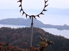 成相山パノラマ展望台
成相寺からさらに車で7分ほど上った鼓ヶ岳（569.1m）の山上、標高470m地点にある。天気のいい日には能登半島や白山まで見渡せ、「日本一のパノラマ展望台」とのことです。