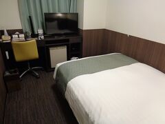 彦根城を見学した後，JR石山駅まで戻って，この日の宿泊先である「ラックホテル大津石山」へ．普通のビジネスホテルですが，宿泊するだけなら十分でした．