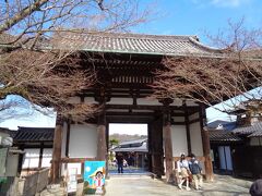 石山寺の入り口になる東大門