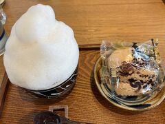 　来ました、ぶくぶく茶。1000円。作り方、飲み方の説明もしていただきました。琉球王朝時代、宮廷の賓客をもてなす際にふるまわれたそう。玄米茶の上に、さんぴん茶の香りが付いた白米茶の泡が乗っています。準備としては、玄米と白米を炒っておき、それぞれをぐつぐつ煮出す。白米にはさんぴん茶を加えてほのかに香りをつけておく。茶筅で泡立てる。器の端からすする。