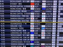 朝ワクワクして羽田に着いたのは朝の６時ぐらい。
第２ターミナルのP4に車を停めて、国際線の方に。
