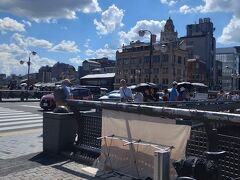 四条大橋を渡って、