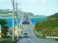 屋我地島を越え、古宇利大橋を渡って