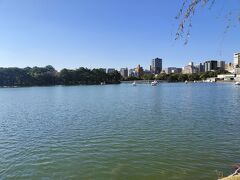 地下鉄でに乗って最初に向かったのは、福岡城にほど近い大濠公園